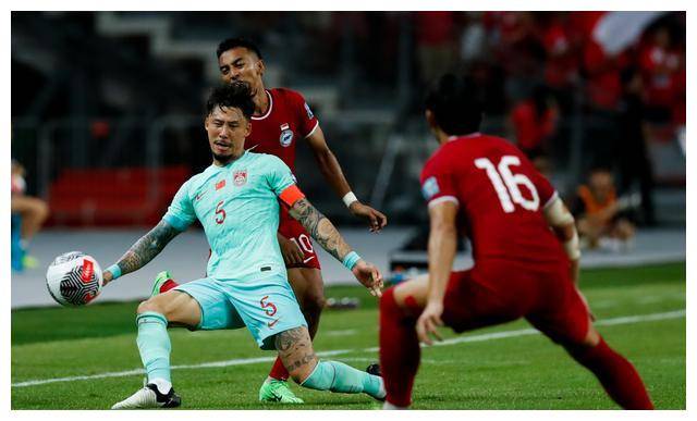 关于球场奇观频现，意外发生引发轰动的信息