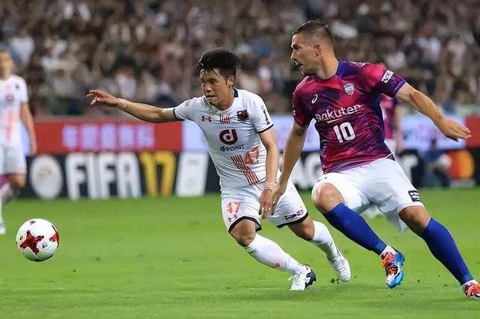 包含重庆斯威主场告负广州恒大，战绩差强人意略有下滑的词条